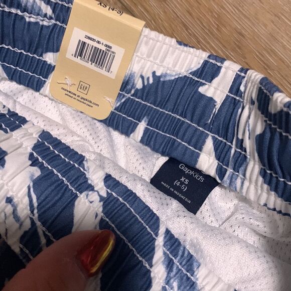NWT Gap Kids Swim Trunks - Picture 4 of 8
